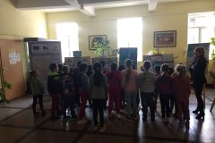 Изложба и театрална постановка в училище в Бяла